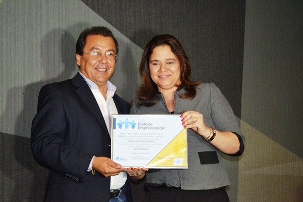 Prefeito Jonas Moura recebe certificado de Prefeito Empreendedor - Imagem 3