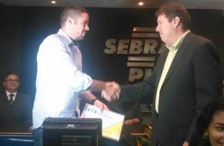 Prefeito LuKano Sá recebe certificado de Prefeito Empreendedor do SEBRAE