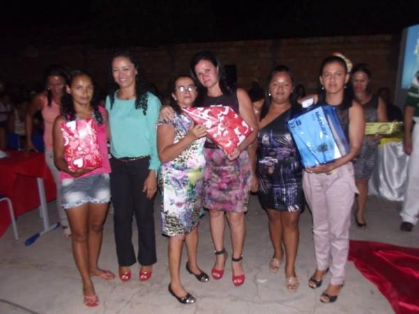 Muita alegria e emoção marcaram a festa em comemoração ao dia das Mães em Francisco Ayres - Imagem 33