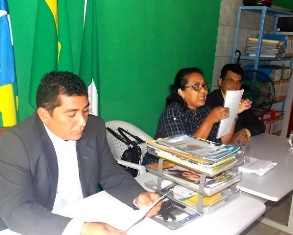 Prefeita Gadocha prestigia  reunião da Câmara de vereadores em Canavieira  - Imagem 1