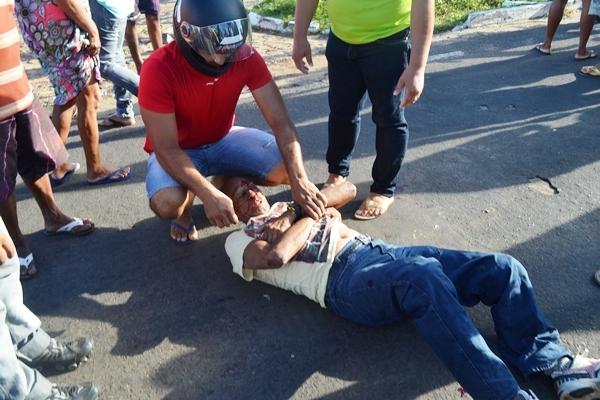 Colisão deixa duas pessoas feridas gravemente - Imagem 1