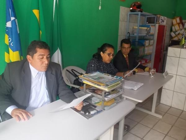 Prefeita Gadocha prestigia  reunião da Câmara de vereadores em Canavieira  - Imagem 3