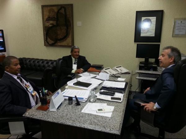 Prefeito Zé Resende visita gabinetes dos parlamentares piauiense em busca de recursos para Boa Hora  - Imagem 1