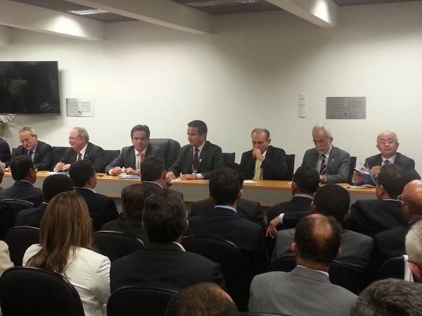 Prefeito Dede Marinho Marinho de Arraial participa agora da reunião da bancada federal do Piauí. - Imagem 2