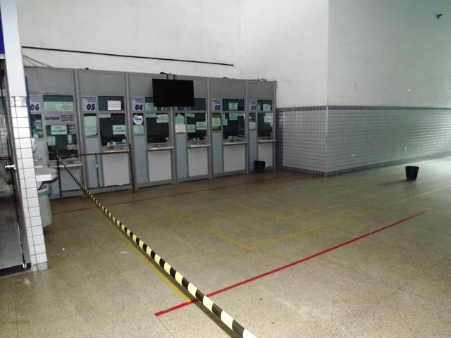 Bando arromba lotérica e foge com carro de empresário 