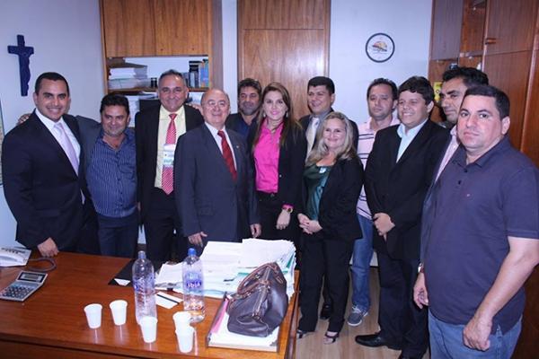 Prefeito de Cocal participa de XVII Marcha dos Prefeitos em Brasília - Imagem 1