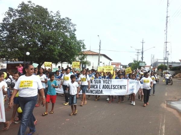 Caminhada reúne sociedade contra exploração sexual a crianças e adolescentes - Imagem 10