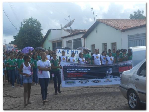 Caminhada em Prol o dia 18 de Maio, dia de Combate ao Abuso e a Exploração Sexual de Crianças e Adolescentes - Imagem 17