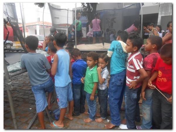 Caminhada em Prol o dia 18 de Maio, dia de Combate ao Abuso e a Exploração Sexual de Crianças e Adolescentes - Imagem 35