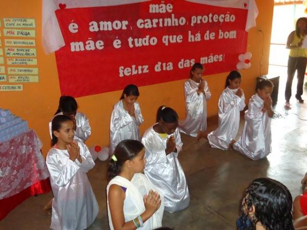 Escola Municipal 13 de Maio Homenageou as Mães pela passagem de seu Dia - Imagem 24
