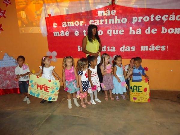Escola Municipal 13 de Maio Homenageou as Mães pela passagem de seu Dia - Imagem 43