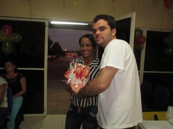 A secretaria de Saúde realizou nessa sexta homenagem as funcionárias que são mães - Imagem 7