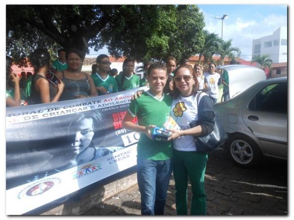 Caminhada em Prol o dia 18 de Maio, dia de Combate ao Abuso e a Exploração Sexual de Crianças e Adolescentes - Imagem 45