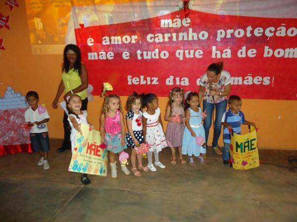 Escola Municipal 13 de Maio Homenageou as Mães pela passagem de seu Dia - Imagem 42