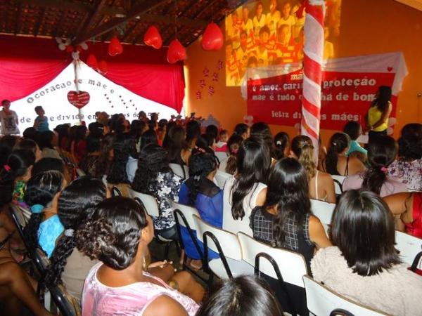 Escola Municipal 13 de Maio Homenageou as Mães pela passagem de seu Dia - Imagem 47