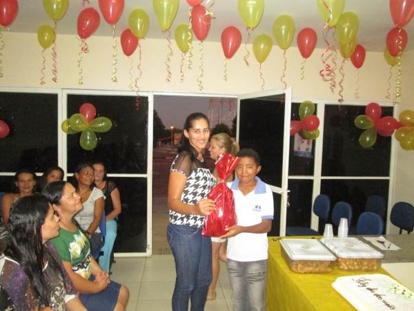 A secretaria de Saúde realizou nessa sexta homenagem as funcionárias que são mães - Imagem 4