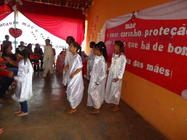 Escola Municipal 13 de Maio Homenageou as Mães pela passagem de seu Dia - Imagem 28