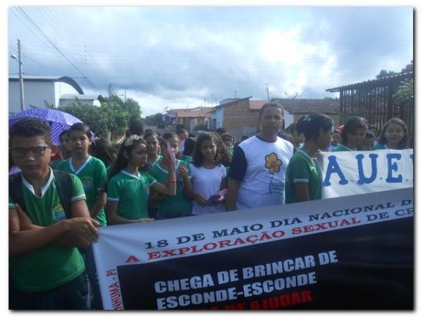 Caminhada em Prol o dia 18 de Maio, dia de Combate ao Abuso e a Exploração Sexual de Crianças e Adolescentes - Imagem 9
