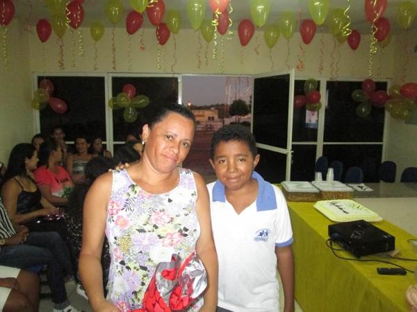 A secretaria de Saúde realizou nessa sexta homenagem as funcionárias que são mães - Imagem 3