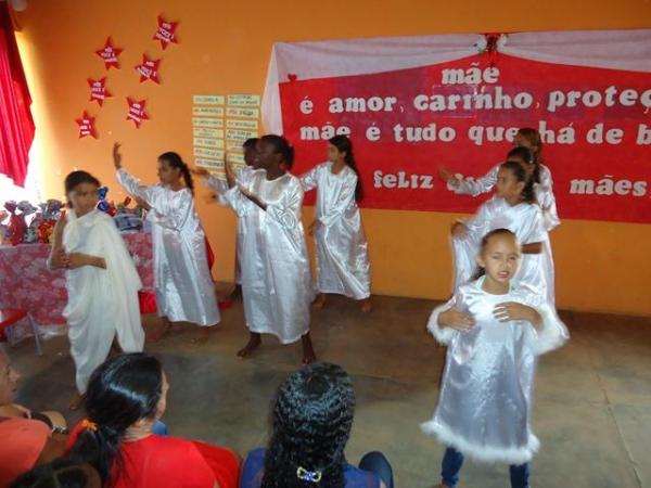 Escola Municipal 13 de Maio Homenageou as Mães pela passagem de seu Dia - Imagem 26