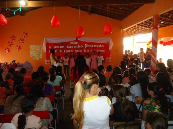 Escola Municipal 13 de Maio Homenageou as Mães pela passagem de seu Dia - Imagem 29