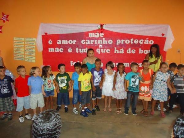 Escola Municipal 13 de Maio Homenageou as Mães pela passagem de seu Dia - Imagem 33