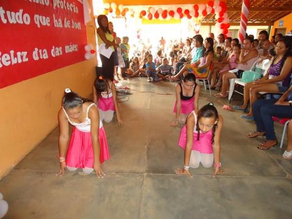 Escola Municipal 13 de Maio Homenageou as Mães pela passagem de seu Dia - Imagem 18