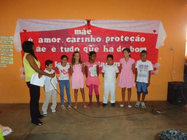 Escola Municipal 13 de Maio Homenageou as Mães pela passagem de seu Dia - Imagem 30
