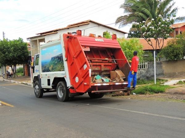 Prefeitura homenageia garis - Imagem 1