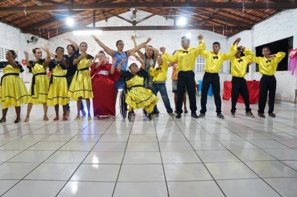APAE realiza homenagem para as mães de alunos  - Imagem 10