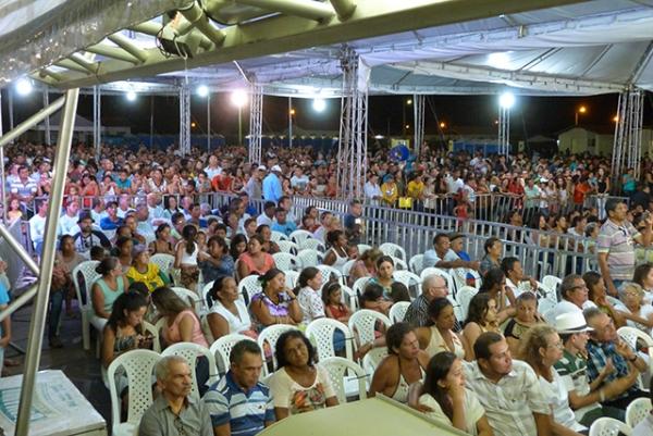 Prefeito de Cocal entrega oficio a Presidente Dilma durante solenidade em Parnaíba - Imagem 9