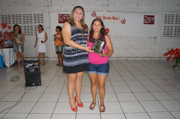 APAE realiza homenagem para as mães de alunos  - Imagem 13