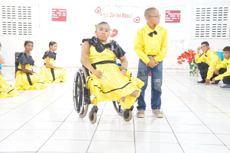 APAE realiza homenagem para as mães de alunos 