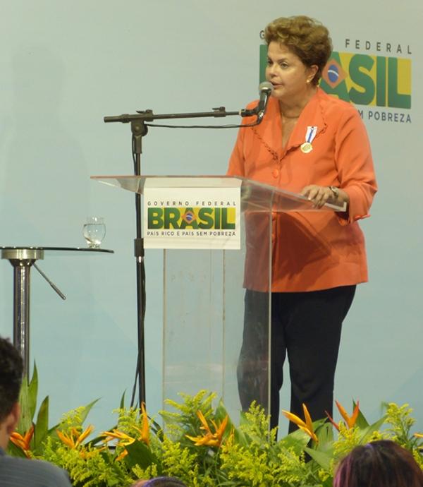Prefeito de Cocal entrega oficio a Presidente Dilma durante solenidade em Parnaíba - Imagem 16