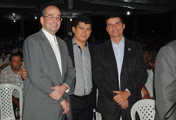 Prefeito de Cocal entrega oficio a Presidente Dilma durante solenidade em Parnaíba - Imagem 10