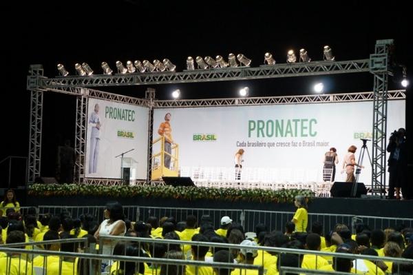 Alunos do PRONATEC recebem certificados em solenidade com a presidente Dilma - Imagem 5