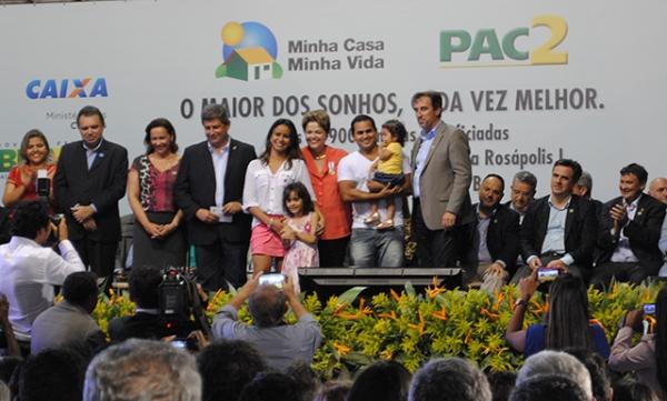 Prefeito de Cocal entrega oficio a Presidente Dilma durante solenidade em Parnaíba - Imagem 6