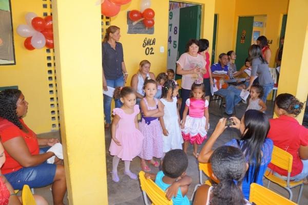 Escolas Municipais realizam homenagens para as mães - Imagem 9