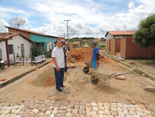 Prefeito Jonas Moura acelera obras no município de Água Branca