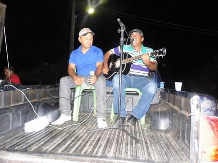 I dama Karla Crhystiane recebe convidados na comemoração de seu aniversário - Imagem 1