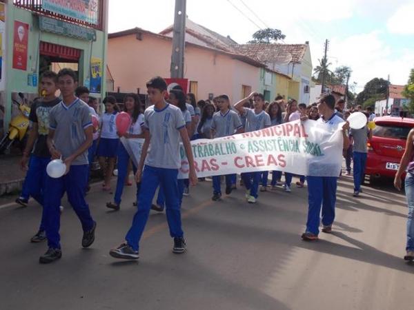 Passeata marcou o Dia Nacional de combate ao Abuso e à Exploração Sexual de Crianças e Adolescentes em Batalhaâ€ - Imagem 15