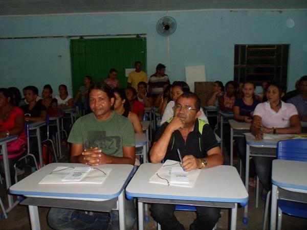 Secretaria de Educação realiza reunião com os monitores e diretores do Mais Educação - Imagem 2