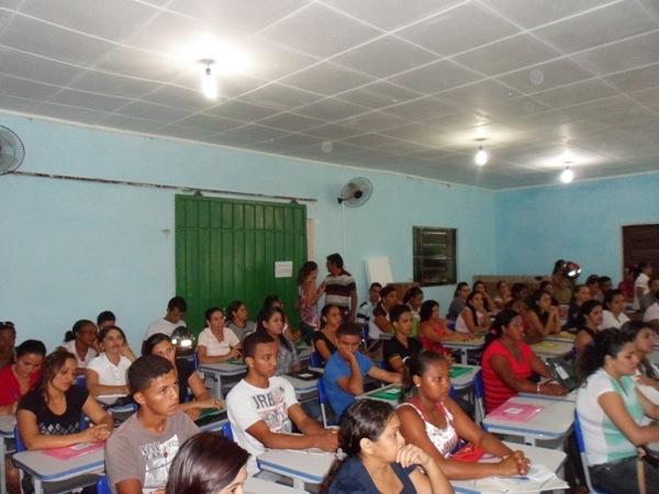 Secretaria de Educação realiza reunião com os monitores e diretores do Mais Educação - Imagem 6