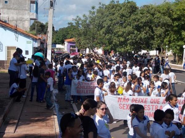 Passeata marcou o Dia Nacional de combate ao Abuso e à Exploração Sexual de Crianças e Adolescentes em Batalhaâ€ - Imagem 19