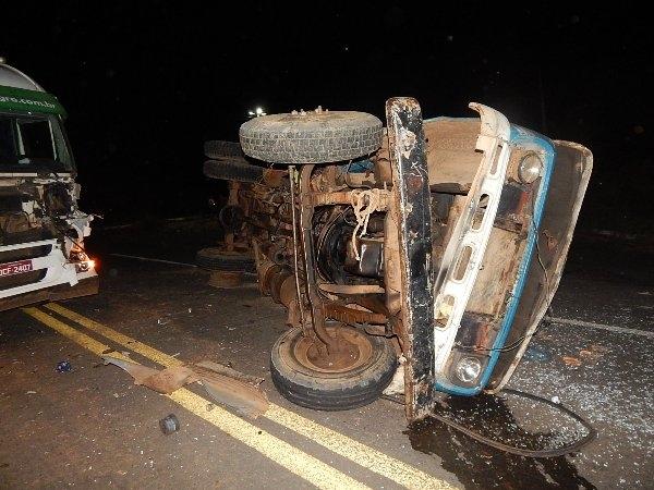 Acidente envolvendo uma carreta e uma caçamba na BR 343  - Imagem 7