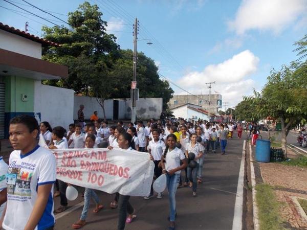 Passeata marcou o Dia Nacional de combate ao Abuso e à Exploração Sexual de Crianças e Adolescentes em Batalhaâ€ - Imagem 18