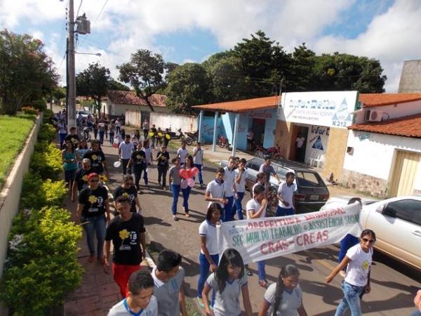 Passeata marcou o Dia Nacional de combate ao Abuso e à Exploração Sexual de Crianças e Adolescentes em Batalhaâ€ - Imagem 10