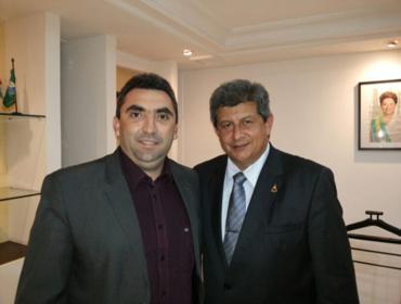 Piauí livre da Aftosa. Raimundo José Mendes representa governador em Paris 