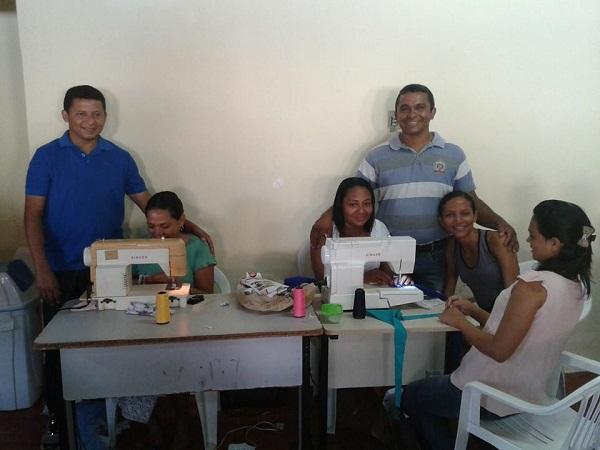 Prefeito Manin Geronço e Vice-Prefeito Raimundo do PT visitam cursistas no CRAS 