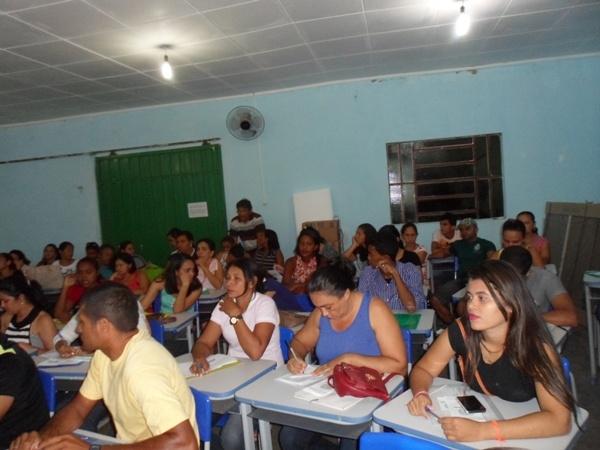 Secretaria de Educação realiza reunião com os monitores e diretores do Mais Educação - Imagem 8